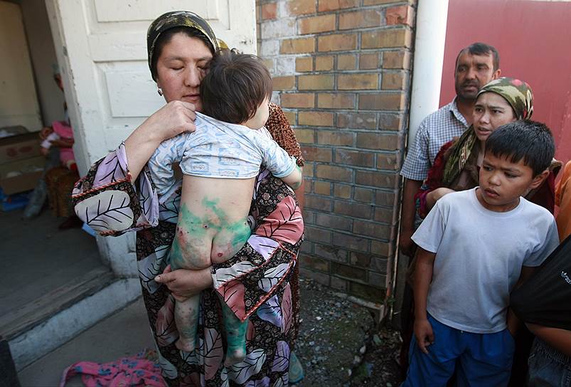 2010 год. Межэтнические столкновения в городе Ош. Беженцы из города Ош на границе Киргизии с Узбекистаном