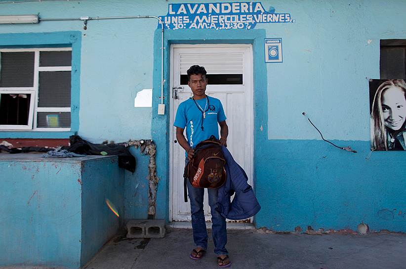 Герсон Леонель Бардал эмигрировал из Гондураса, сейчас он живет в лагере для беженцев «Посада Белен» в Сальтильо (Мексика)