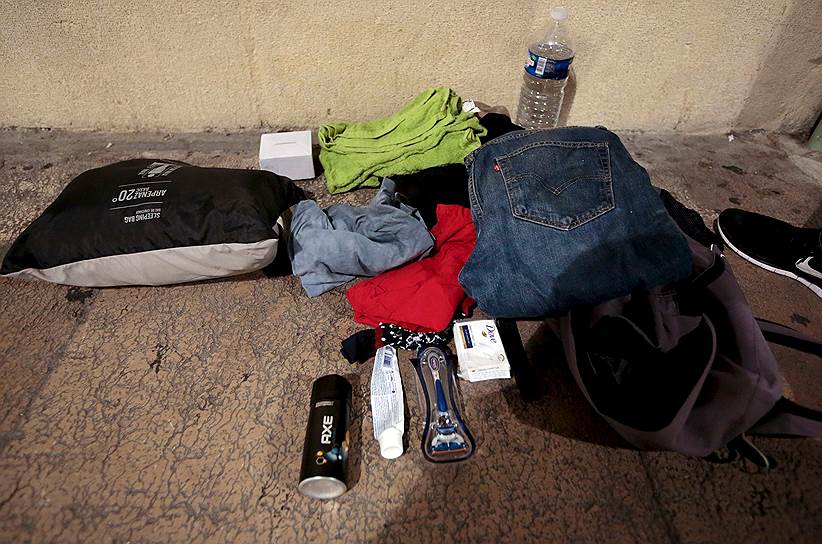 В Ницце, где теперь живет Икхам Эль Корати, у него есть только спальный мешок, средства гигены, джинсы и несколько чистых футболок