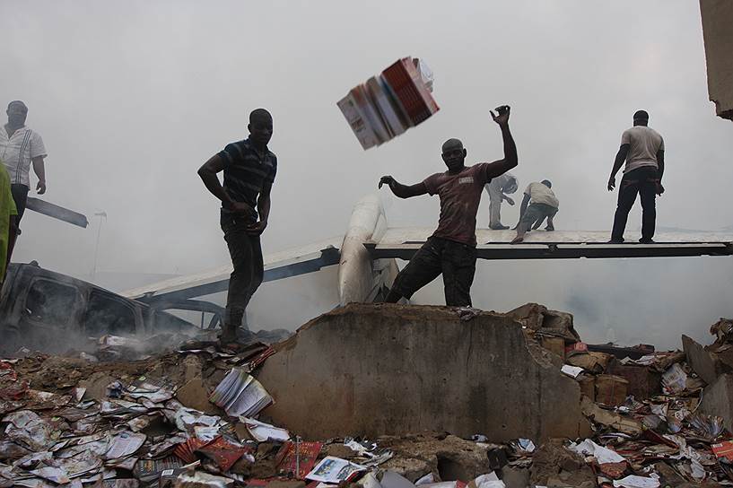 3 июня 2012 года в 20 км от аэропорта нигерийского Лагоса самолет MD-83 компании Dana Air рухнул на густонаселенный квартал Иджу-Инага, развалился на части и загорелся. Погибли не менее 163 человек — 153 пассажира рейса и около 10 человек на земле