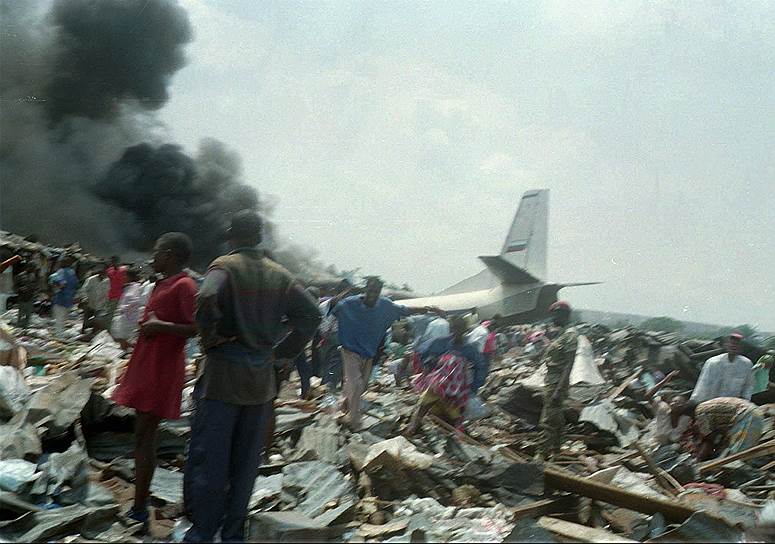 8 января 1996 года в аэропорту Киншасы самолет Ан-32 авиакомпании «Московские авиалинии» не смог оторваться от земли и выехал на расположенный рядом с аэропортом рынок. Жертвами катастрофы стали 297 человек