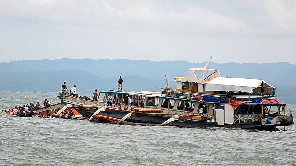 Ормок, Филиппины. Эвакуация пассажиров с тонущего парома Kim-Nirvana