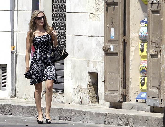 В том же году Сильвио Берлускони оказался в эпицентре другого сексуального скандала. Экс-премьера заподозрили в связи с девушкой из эскорт-агентства по имени Патриция д`Аддарио. В итальянских СМИ появилась даже аудиозапись, свидетельствующая об  интимном характере встречи Берлускони с девушкой