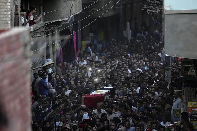 Аль-Калубия, Египет. Похороны одного из двух погибших при атаках боевиков «Исламского государства» на Синайском полуострове