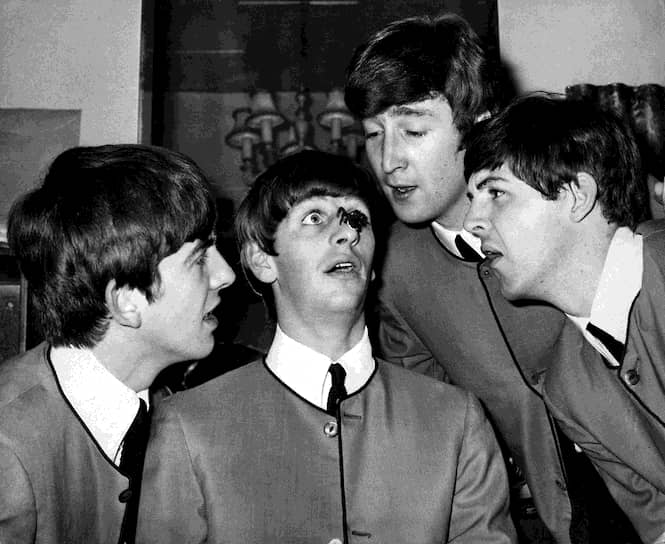 С музыкантами The Beatles Старр познакомился в октябре 1960 года в Гамбурге, а спустя два года стал барабанщиком группы, сменив за ударными Пита Беста. Несмотря на холодный прием со стороны фанатов, Ринго Старр смог доказать, что является идеальным барабанщиком для The Beatles