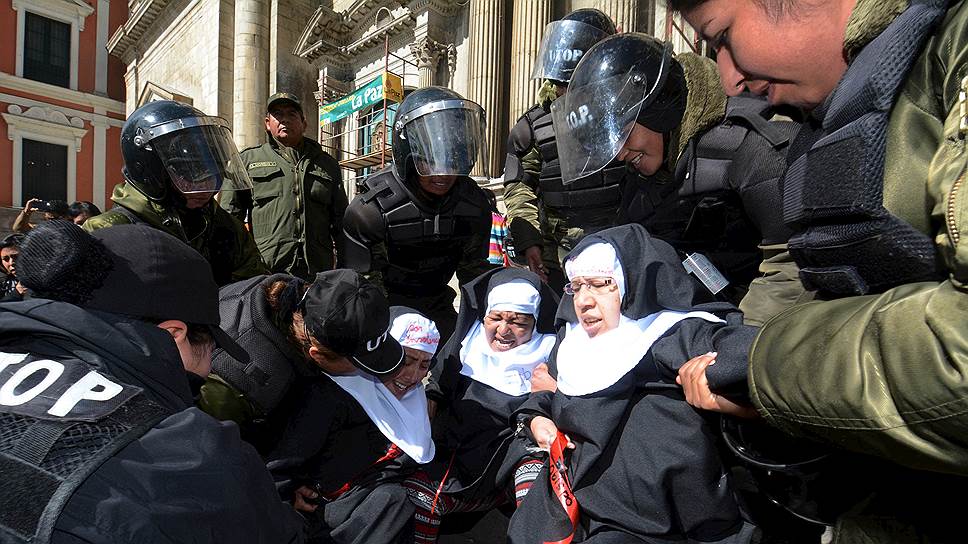Ла-Пас, Боливия. Акция протеста накануне визита папы римского в страну была разогнана полицией