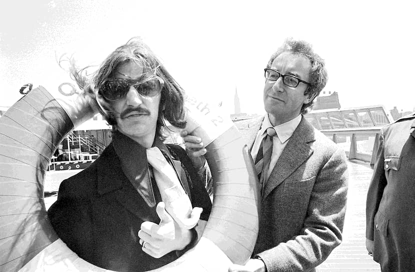 В 1973 году Ринго Старр выпустил один из самых успешных альбомов — «Ringo», в записи которого приняли участие и другие Битлы. Две песни из этого альбома «Photograph» и «You`re Sixteen» достигли первых позиций в чартах