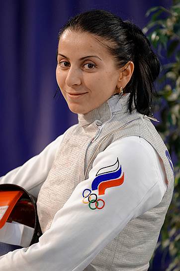 Рапиристка Аидв Шанаева, 1986 г.р. Олимпийская чемпионка (2008, командные), чемпионка мира (2009 — личные, 2006 и 2011 — командные)