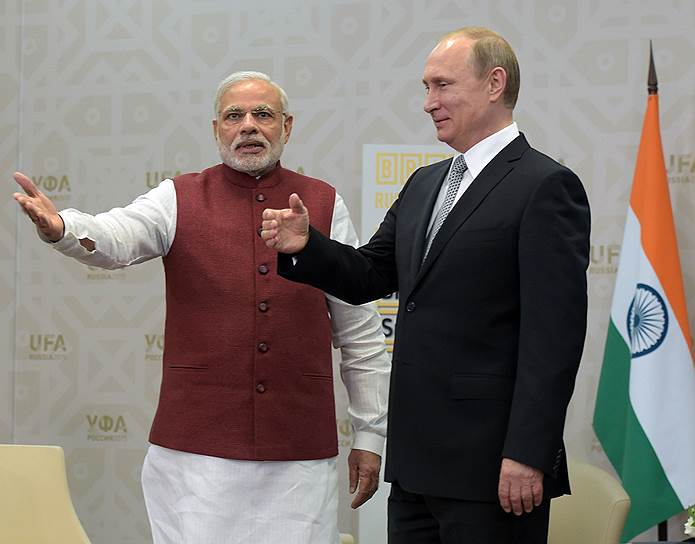 Премьер-министр Индии Нарендра Моди (слева) и президент России Владимир Путин