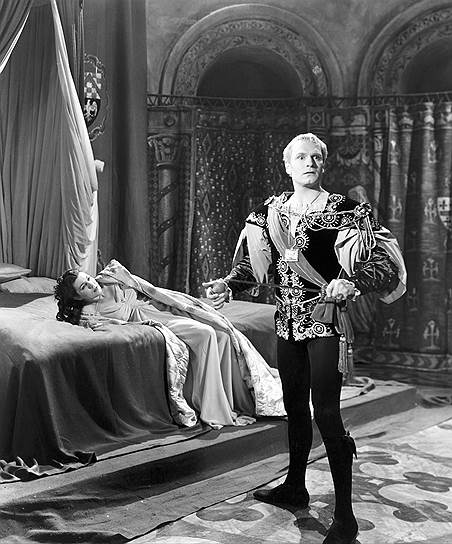 Он получил две статуэтки в 1948 году как исполнитель главной роли и режиссер фильма «Гамлет»