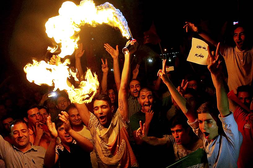 Тегеран, Иран. Иранцы празднуют подписание договора по иранской ядерной проблеме