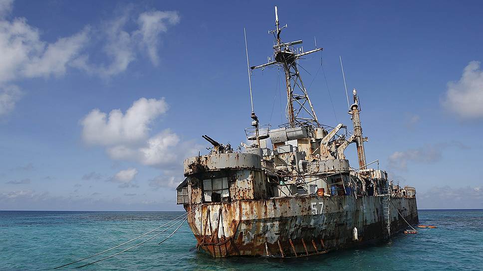 Как Китай и Филиппины поссорились из-за старого корабля