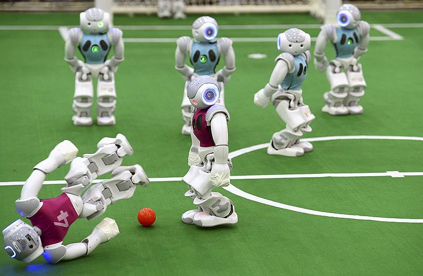 Самые посещаемые мероприятия среди зрителей – футбольные матчи с участием роботов-гуманоидов (человекоподобные роботы)