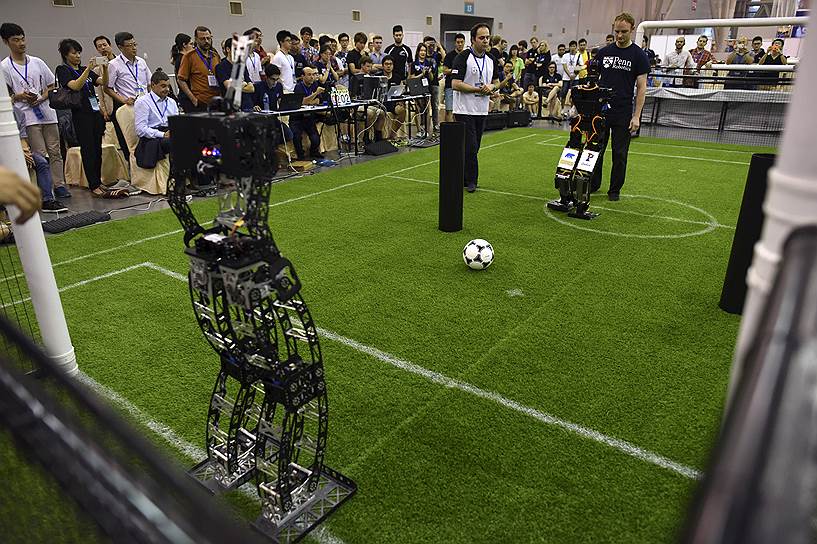 Помимо футбольных состязаний роботы также соревнуются в танцах, боксе и других дисциплинах