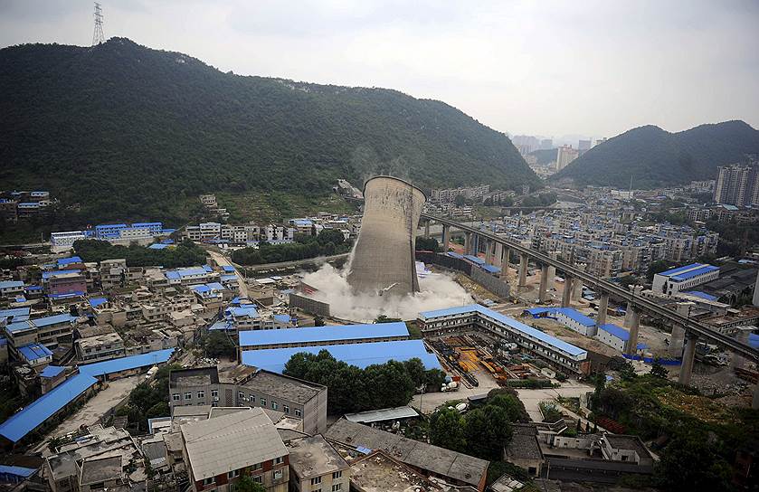 Гуйян, Китай. Снос здания угольной электростанции