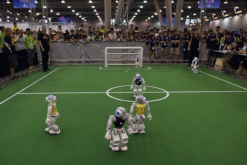 Роботы-участники делятся на три класса – полностью автономные, полуавтономные и с дистанционным управлением