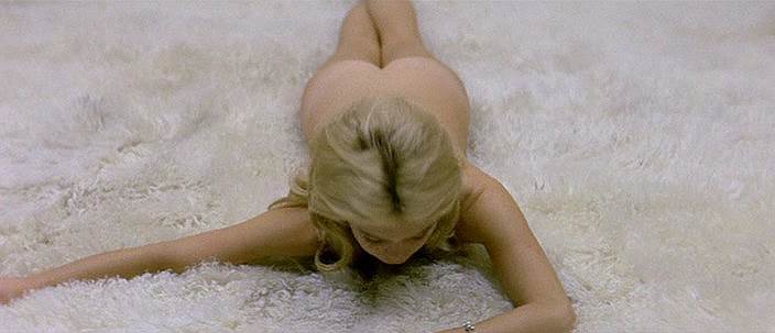 1963. «Презрение» (Жан-Люк Годар). В самом начале камера медленно-медленно исследует голую Бардо