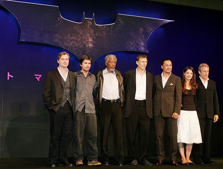 В 2005 году на экраны выходит первый блокбастер Кристофера Нолана «Бэтмен: Начало». Фильм отличался особой, присущей именно Нолану, атмосферой и детальной проработкой образов главных героев, которых сыграли Майкл Кейн и Кристиан Бейл. Последний за 10 лет до этого пробовался на роль Робина в фильме «Бэтмен и Робин». Сам фильм имел оглушительный успех и только за первые две недели проката собрал более $200 млн