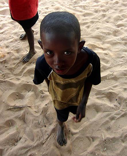 Самые распространенные формы рабства в Гамбии – принудительное попрошайничество, проституция и бытовое рабство. Попрашайками обычно становятся мальчики, которых бедные семьи посылают учиться в медресе, где их эксплуатируют учителя. Таких детей называют «талибе». Если вечером они возвращаются с недостаточным количеством денег, их бьют или морят голодом