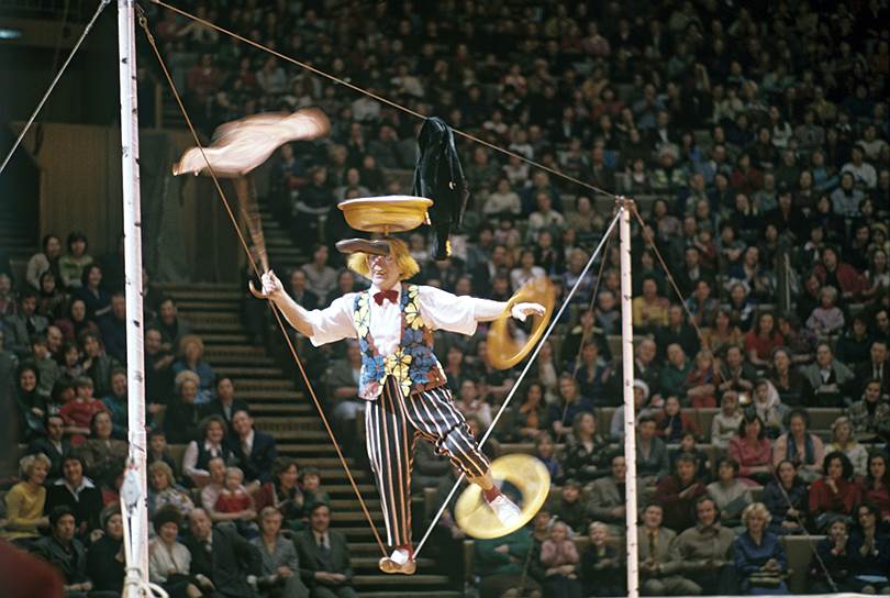 С 1970-х годов Попов работал в Большом московском государственном цирке на проспекте Вернадского. Представления клоуна состояли из серии реприз, многие из которых стали классикой мирового цирка. Среди лучших реприз Попова — «Повар», «Свисток», «Луч»