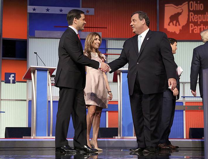 Кандидат в президенты США от республиканской партии сенатор Марко Рубио с женой и губернатор Джерси Крис Кристи (справа)