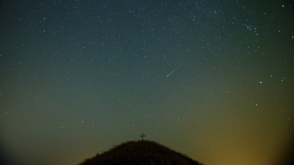 Гроссмугль, Австрия. Звездное небо во время прохождения метеорного потока Персеиды