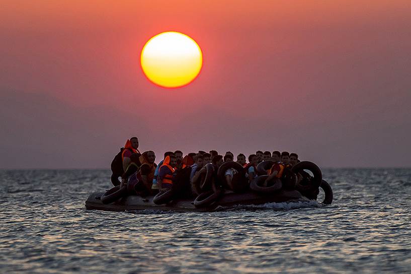 Остров Кос, Греция. Мигранты, прибывшие из Турции в Грецию на надувной лодке