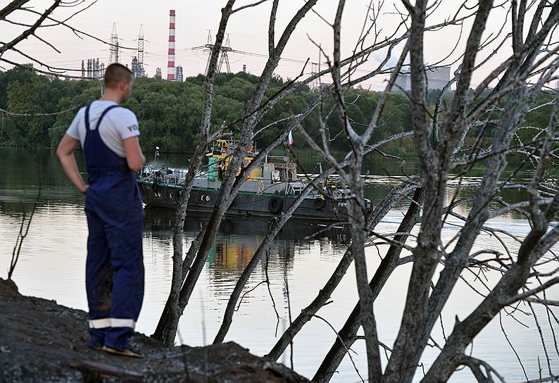 12 августа. Мощный пожар, предположительно, из-за взрыва на нефтепроводе произошел в московском районе Марьино
