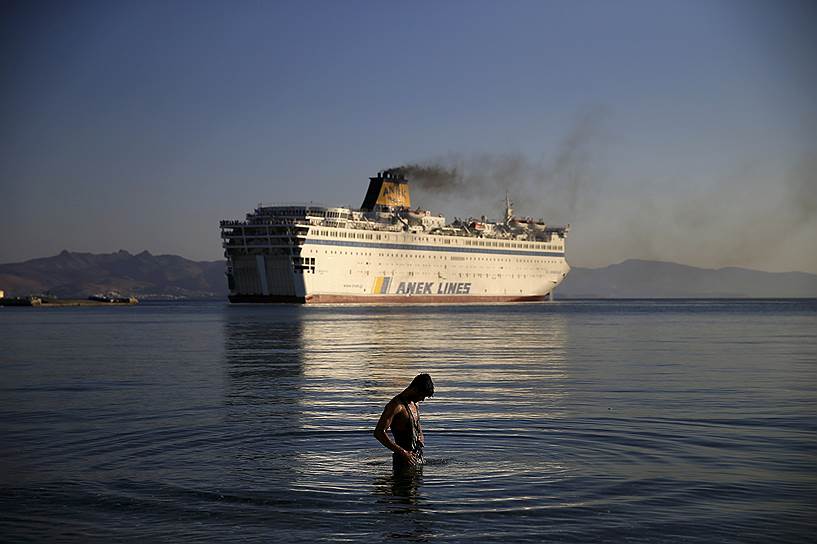Остров Кос, Греция. Отплытие пассажирского судна «Eleftherios Venizelos» с сирийскими беженцами на борту на материк