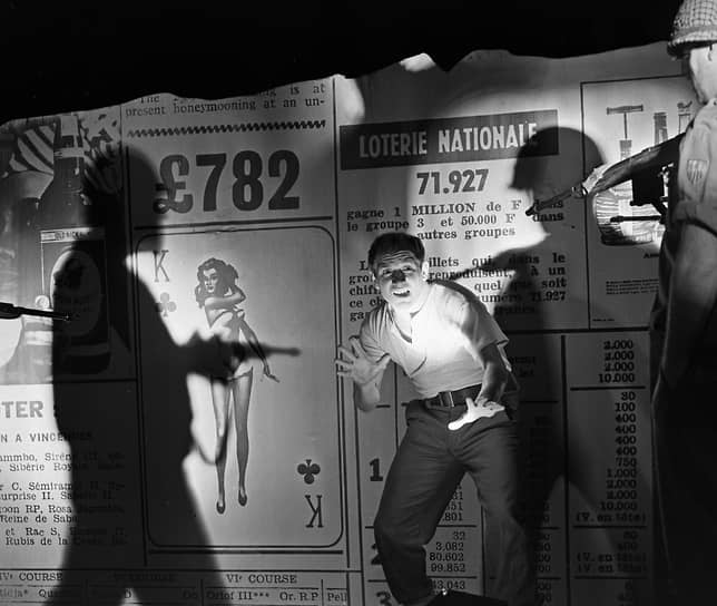 Лев Дуров родился 23 декабря 1931 года в Москве. Актер происходил из известного рода цирковых артистов, однако его родители никак не были связаны с цирком
&lt;br>На фото: Лев Дуров в спектакле по пьесе Бертольта Брехта «Человек есть человек»