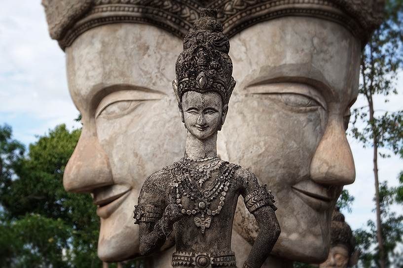 В 1978 году в Таиланде открылся Сала Кеоку — парк фантастических скульптур, вдохновленный идеями и символикой буддизма и индуизма, созданный под руководством религиозного лидера и скульптора Бунлыа Сулилата