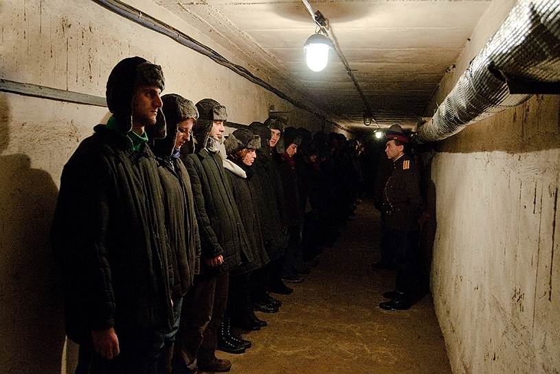 Возле Вильнюса (Литва) существует музей «Советский бункер». Туристы перед экскурсией в бункер подписывают документ, в котором выражают согласие на то, что в случае неповиновения их могут наказать психологически или физически