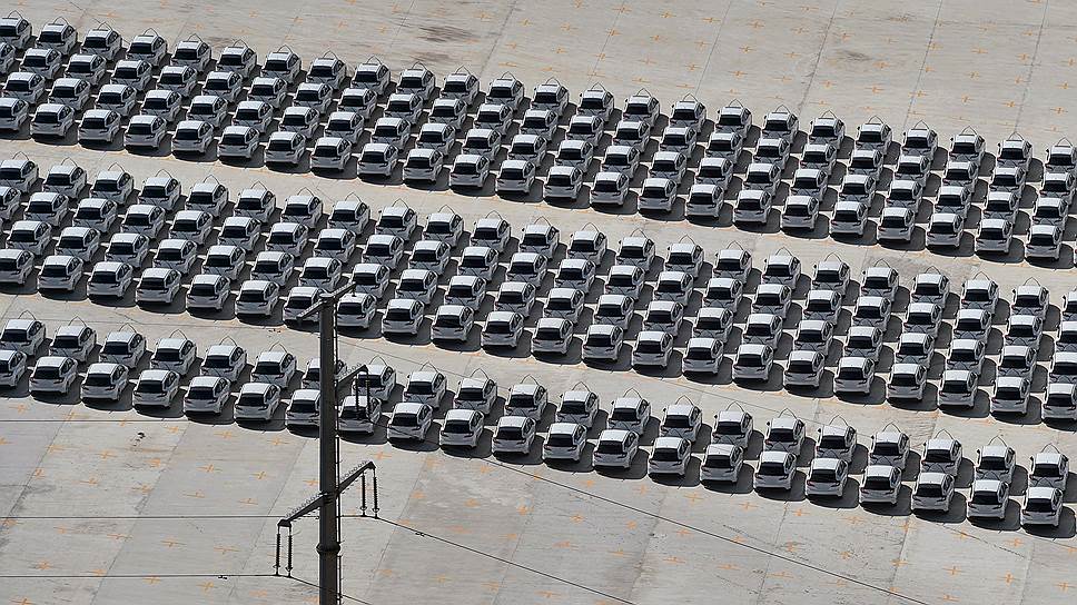 Как автомобильные компании начали сокращать производство в Китае
