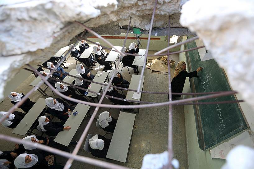 Хан-Юнис, Палестина. Первый день нового учебного года в школе, поврежденной во время 50-дневной войны с Израилем