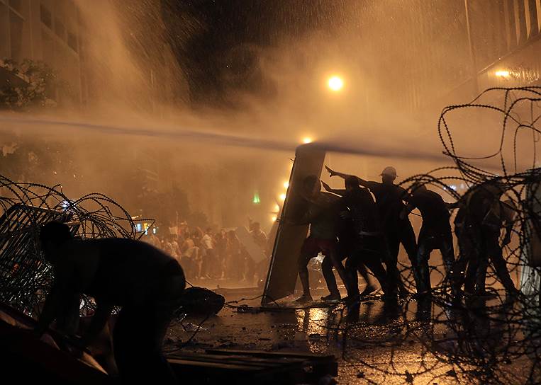 Бейрут, Ливан. Столкновения протестующих против продолжающегося «мусорного кризиса» с полицией