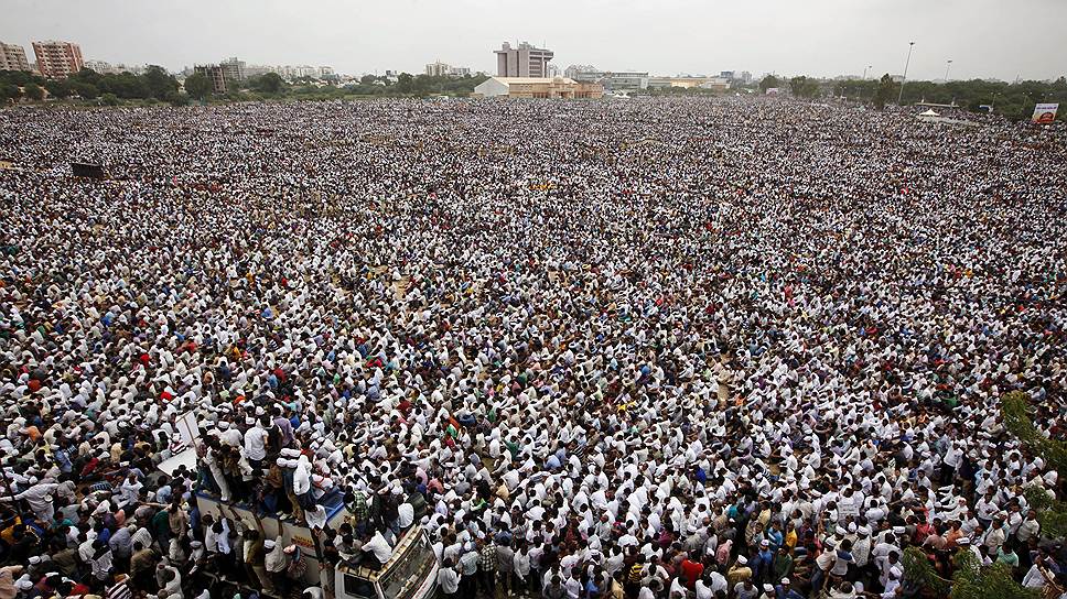 Ахмадабад, Индия. Многотысячный митинг за лучшее образование и доступ к рабочим местам