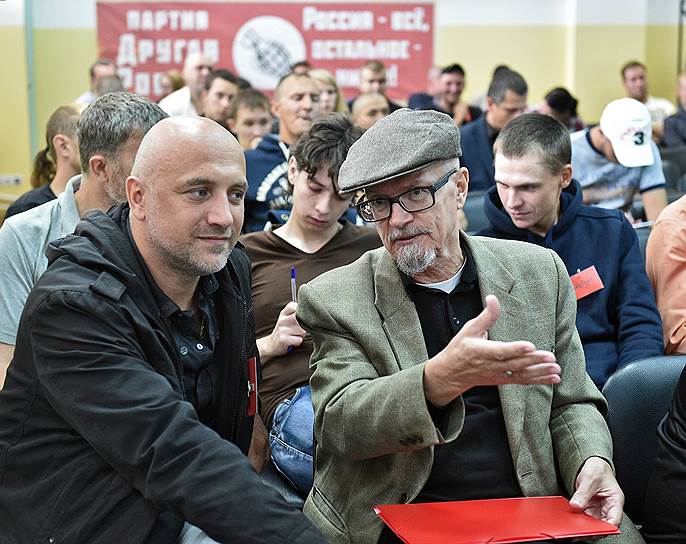 Писатель Захар Прилепин (слева) и писатель, лидер партии «Другая Россия» Эдуард Лимонов (справа)