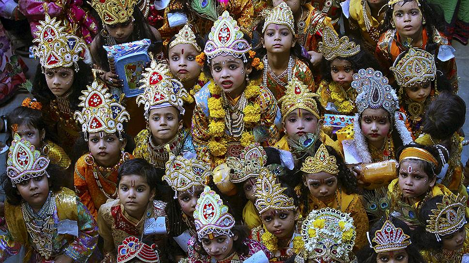 Матхура, Индия. Дети во время костюмированного конкурса накануне фестиваля Джанмаштами