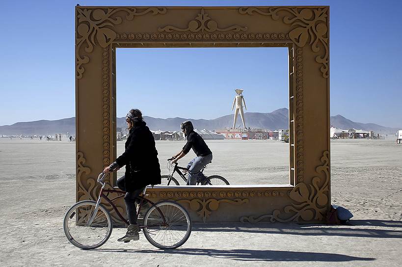 На «Burning Man-2015» представлено около 90 арт-выставок разной направленности 