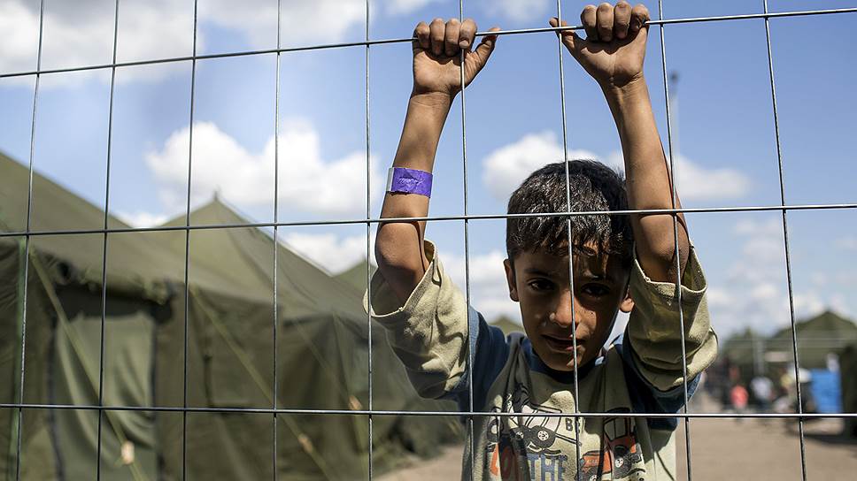 Мальчик из Дамаска в одном из недавно открывшихся лагерей для беженцев в Венгрии