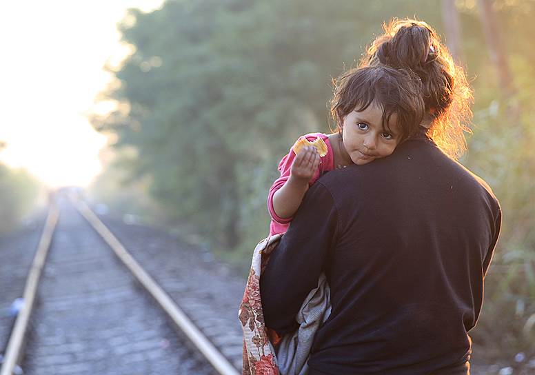 Мигранты из Сирии на венгерской железной дороге