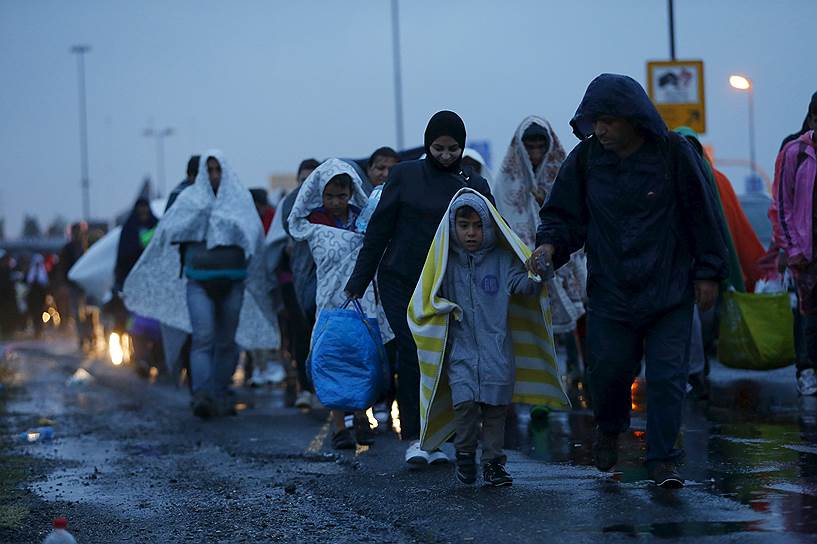 Беженцы, прибывшие на границу Венгрии и Австрии