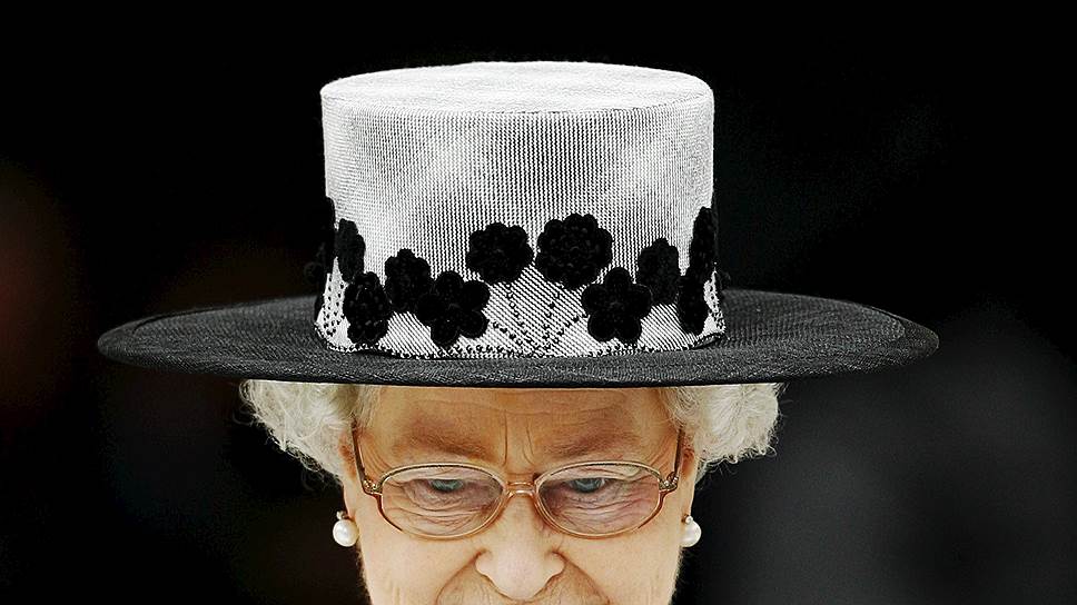 Британская королева Елизавета II, дочь Георга VI, взошла на престол 6 февраля 1952 года в 25 лет. Правит страной уже 63 года, 7 месяцев и 3 дня. Елизавета II — самый пожилой из действующих монархов, на данный момент королеве 89 лет. Елизавета II является главой Содружества наций, в которое входят бывшие британские доминионы, протектораты и колонии. Также стоит во главе англиканской церкви и 15 независимых государств, помимо Великобритании