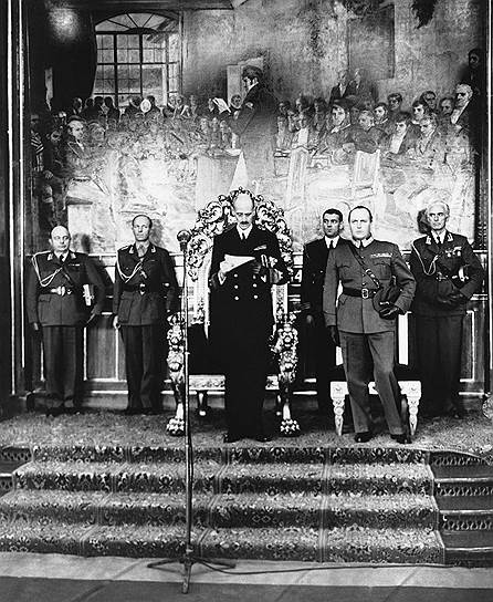 Хокон VII (по рождению датский принц Карл) — первый король независимой Норвегии с 25 ноября 1905 года. Пробыл на троне 51 год, 9 месяцев и 27 дней вплоть до своей смерти 21 сентября 1957 года. В 1940 году, после установления в стране власти коллаборационистов, король с правительством на пять лет эмигрировал в Лондон, став символом норвежского Сопротивления