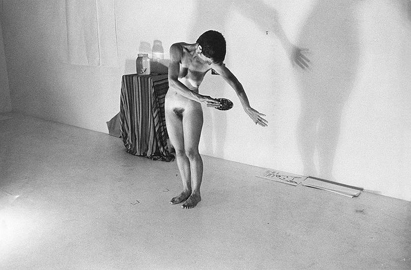 Джоан Джонас. «Проверка зеркалом». 1970-2013 
&lt;br>Американка Джоан Джонас известна и как режиссер, и как хореограф, но самой известной ее работой остается современное прочтение ренессансного сюжета о Венере, смотрящейся в зеркало
