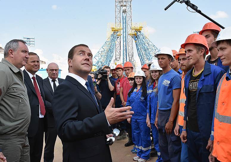 21 августа 2015 года. Дмитрий Медведев во время посещения строящегося космодрома &quot;Восточный&quot; в Углегорске