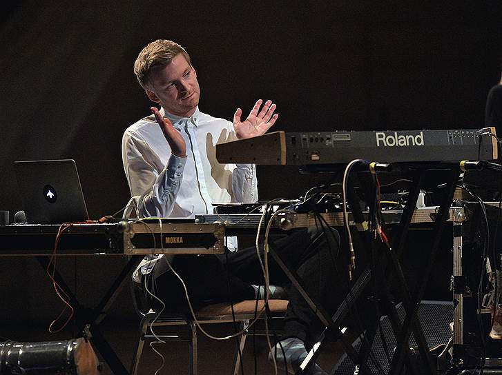 Олафур Арналдс во время концерта в Московском международном доме музыки (ММДМ)