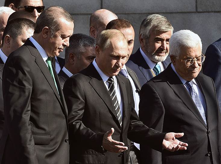 Слева направо: президент Турции Реджеп Эрдоган, президент России Владимир Путин и глава Палестины Махмуд Аббас