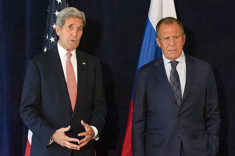 Госсекретарь США Джон Керри (слева) и министр иностранных дел России Сергей Лавров