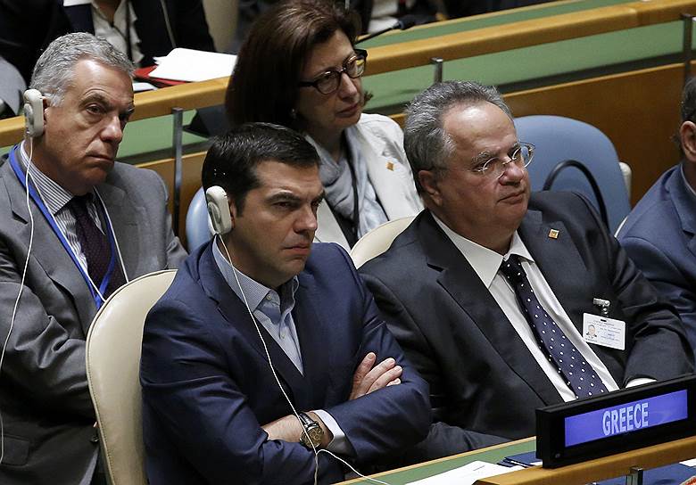 Премьер Греции Алексис Ципрас (слева)